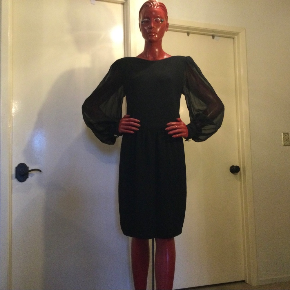 ST JOHN BLACK KNIT DRESS. Chiffon Bubble Long Sleeves, Mid Length. Wm Sz 8. USA.